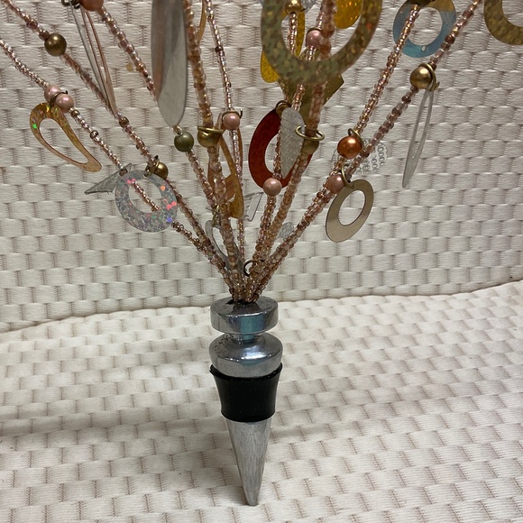 Decorative Wine Stopper - Picture 3 of 4